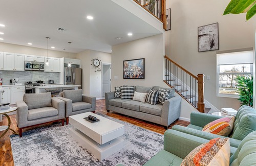 Newark House | Luxe Newark Retreat w/Rooftop Deck: Pets Welcome!