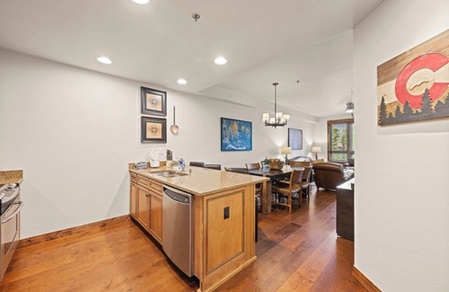 Four O'Clock Resort | Luxe Poolside Resort Suite on Four O'Clock Road