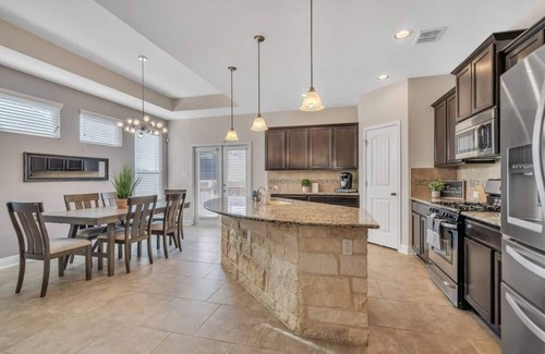 San Antonio House | Luxe Private Getaway*️SeaWorld*️Near the Heart*️of San Antonio