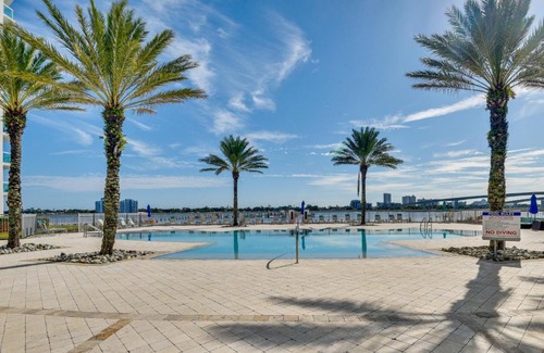 Kingston Apartment | Luxe Resort Condo - 2 Mi to Daytona Beach!