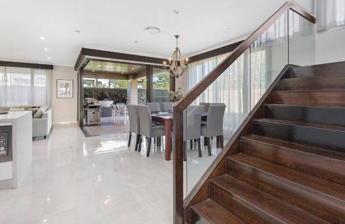 Shell Cove House | Luxe Retreat Shell Cove - Walk to Marina
