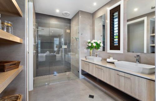 Shell Cove House | Luxe Retreat Shell Cove - Walk to Marina