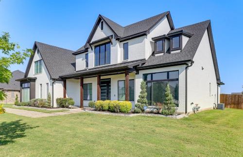 Waxahachie House | Luxe Retreat with Patio and Fenced Yard in Waxahachie!