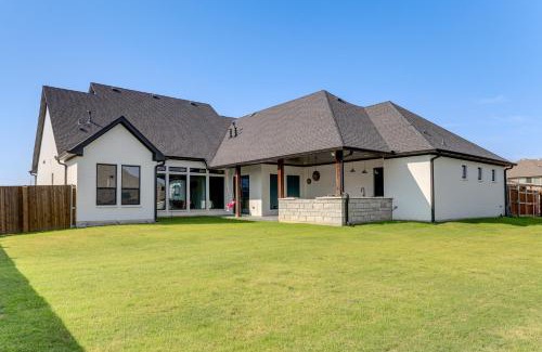 Waxahachie House | Luxe Retreat with Patio and Fenced Yard in Waxahachie!