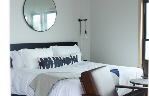 Astoria Hotel | Luxe River View King Room at Bowline Hotel, River View