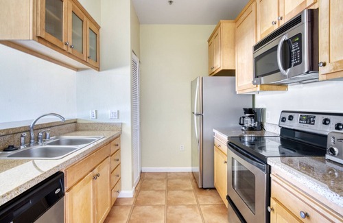 San Bruno Apartment | Luxe San Bruno 2BR w/Pool, Gym, W/D, near trains + shops, by Blueground