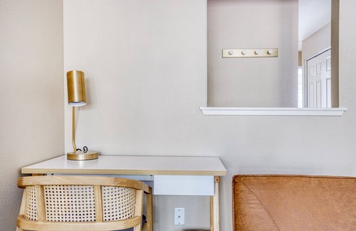 Santa Clara Apartment | Luxe Santa Clara 2BR w/ W/D, Gym, Pool, walk to Safeway, by Blueground