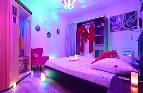 Biscarrosse Plage Apartment | Luxe Sauna Privatif et Grand bain Jacuzzi à deux à Biscarosse Plage pour Nuit Romantique avec décoration LED et Bougies