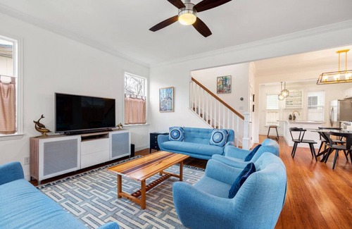 East Cesar Chavez House | Luxe Spa Guesthouse - Walk to Downtown!