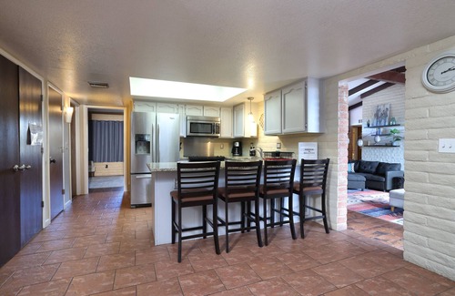 Sahara Palms House | Luxe & Spacious Gem: Pool ~ 15min to Downtown ~ Parking!