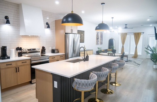 Dallas House | Luxe stay near downtown Dallas with fast Wi-Fi