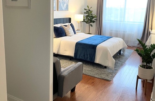 Ampere Apartment | Luxe Studio Apt w/ Partial NYC View... Mins to NYC