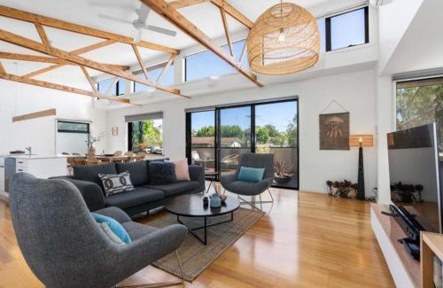 Inverloch House | Luxe Townhouse - WiFi included