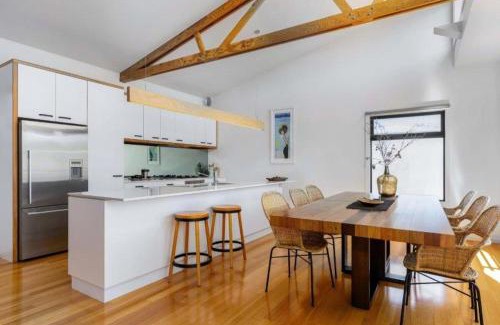 Inverloch House | Luxe Townhouse - WiFi included