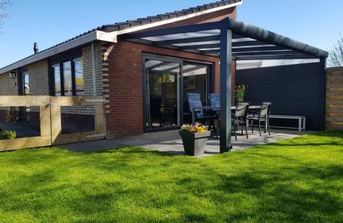 Dirkshorn House | Luxe vakantiebungalow met omheinde tuin voor hond en kinderen