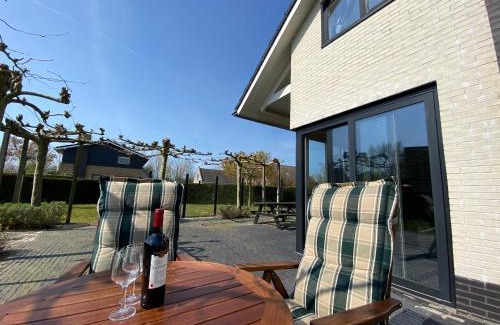 Tzummarum House | Luxe vakantiewoning met stoomcabine en bubbelbad