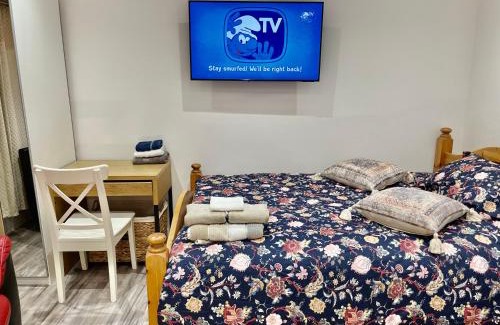 North Greenford House | Luxe Villa, 4 En-suite Bedrooms - West London - Wembley Stadium 5KM away
