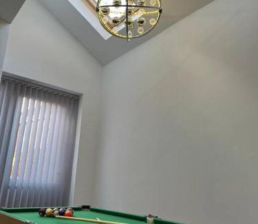 Stonnall House | LUXE Villa Near NEC, BHX & Train