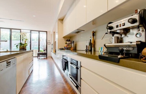 Hawthorn East House | Luxe - Whole House - 28+ Days - Hawthorn Eastnn