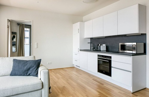 Favoriten Apartment | Luxe Wieden 1BR w/Balcony, Gym, Elevator, walk to U-Bahn, by Blueground