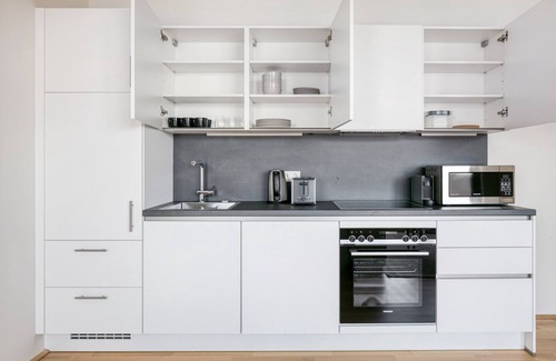 Favoriten Apartment | Luxe Wieden 1BR w/Balcony, Gym, Elevator, walk to U-Bahn, by Blueground