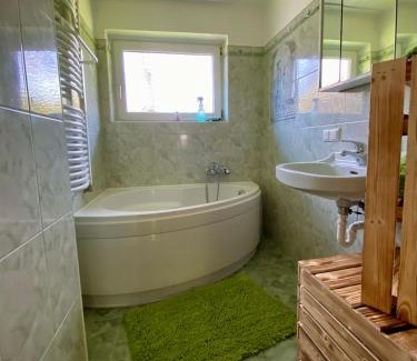 Sattendorf Apartment | Luxescape- Seeblick- Ossiachersee- Aussicht- Natur- Radfahren- Ruhe