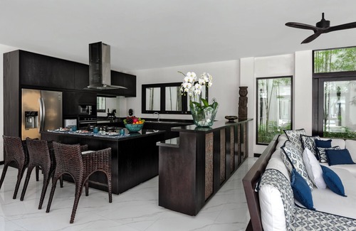 Sunset Road Villa | Luxevacay Anaya Manis Villa lvid3