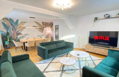 Altstadt Sudwest Apartment | LUXOMES - Tropical & Streetart Style - Old Town Apartments - Central Ingolstadt