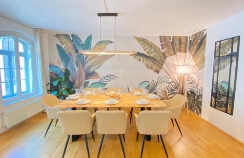 Altstadt Sudwest Apartment | LUXOMES - Tropical & Streetart Style - Old Town Apartments - Central Ingolstadt