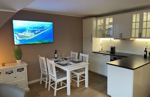 Wenningstedt-Braderup Apartment | Luxurious 3-room apartment (69sqm) with sauna - quiet location - 8min walk to the beach