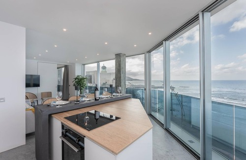 Las Palmas de Gran Canaria Apartment | Luxury facing Las Canteras Beach