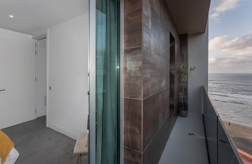 Las Palmas de Gran Canaria Apartment | Luxury facing Las Canteras Beach