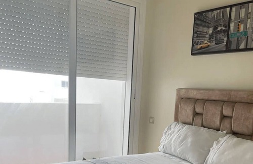 Bni Makada Apartment | Luxueux/moderne appartement au centre ville | 3 min de la plage