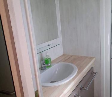 Bredene Ski Chalet | Luxueuze stacaravan in Bredene met eigen terras en tuintje (425)