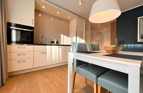 Muritz Apartment | Luxuriös Ausgestattete Ferienwohnung für Max. 4 Personen. Pool, Strand und Sauna