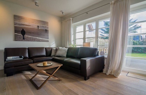 Westerland House | Luxuriöse Doppelhaushälfte, ruhig gelegen in Alt-Westerland, mit Garten und für 4 Personen.