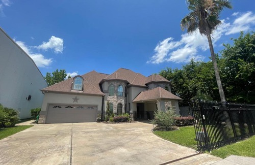 Northside House | LUXURIA Mini-Mansion near HOUSTON DOWNTOWN