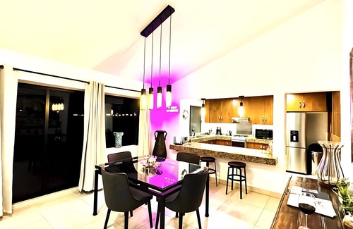 San Antonio Tlayacapan Apartment | Luxurious Ajijic 2 Bedroom House - Huge Patio - Bikes - Gym - Pickleball Court