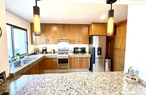 San Antonio Tlayacapan Apartment | Luxurious Ajijic 2 Bedroom House - Huge Patio - Bikes - Gym - Pickleball Court