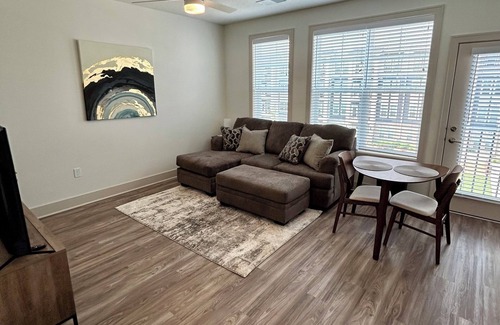 Waukee Apartment | Luxurious 1-bedroom apartment in superb Waukee with gym & game room