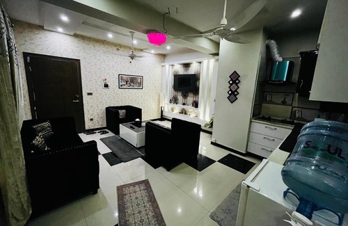 E-11 Sector Apartment | Luxurious 1 BR Apartment: Netflix, Youtube.