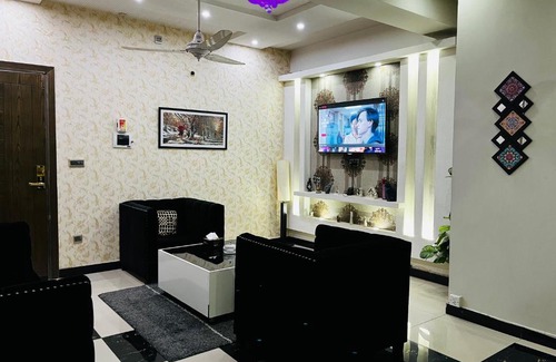 E-11 Sector Apartment | Luxurious 1 BR Apartment: Netflix, Youtube.