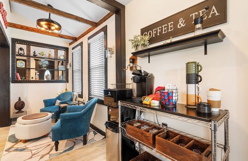 Greentown House | Luxurious 1875 centrally located Canton home w/lg suite, garden, & sunset view