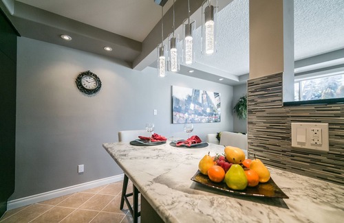 Jasper Place Condo | Luxurious 1BDR+Den In-suite laundry