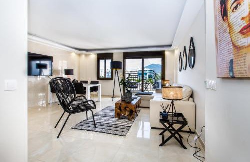 Puerto Banus Apartment | Luxurious 2 Bed Banús Apt with private parking - RDR193
