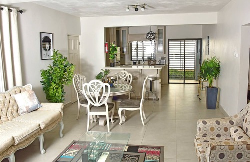 Black River Villa | Luxurious 2-Bed Beachfront Suite - Private East Wing - Black River Landing Strip