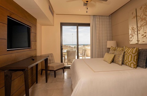 Los Cangrejos II y III Resort | Luxurious 2-bedroom Presidential suite within a 5-star resort in Cabo San Lucas