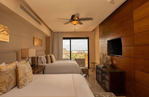 Los Cangrejos II y III Resort | Luxurious 2-bedroom Presidential suite within a 5-star resort in Cabo San Lucas