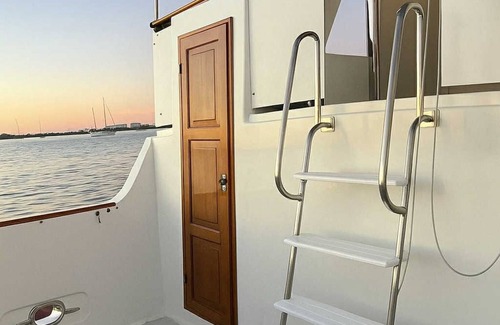 Recinto Portuario Boat Rental | Luxurious 2-bedroom Yacht in enchanting Puerto Peñasco with AC