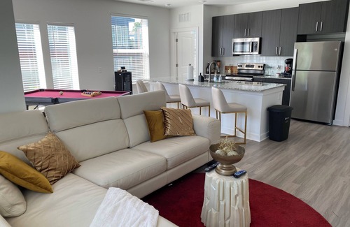Boulevard Heights Apartment | Luxurious 2-bedroom apartment w/WiFi, fitness room & pool in Beautiful Atlanta